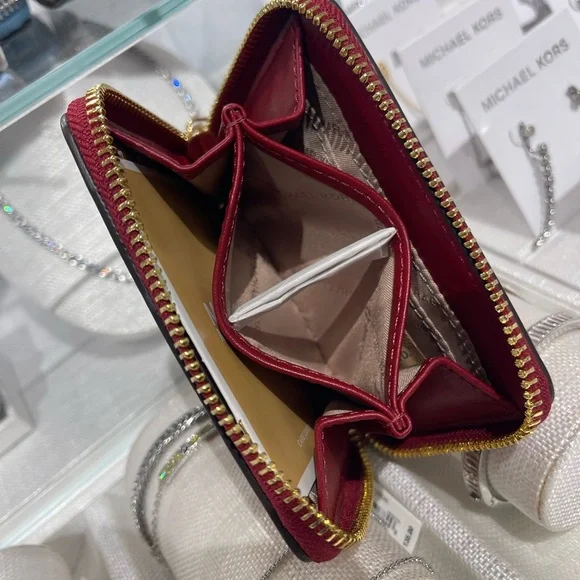 MICHAEL KORS Jet Set Medium Distressed Zip Around Card Case
Cherry
NWT - Picture 12 of 16